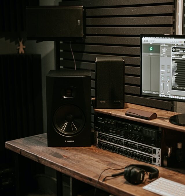 Les plaques de mousse acoustique sont-elles vraiment efficaces en studio pour la production musicale ?